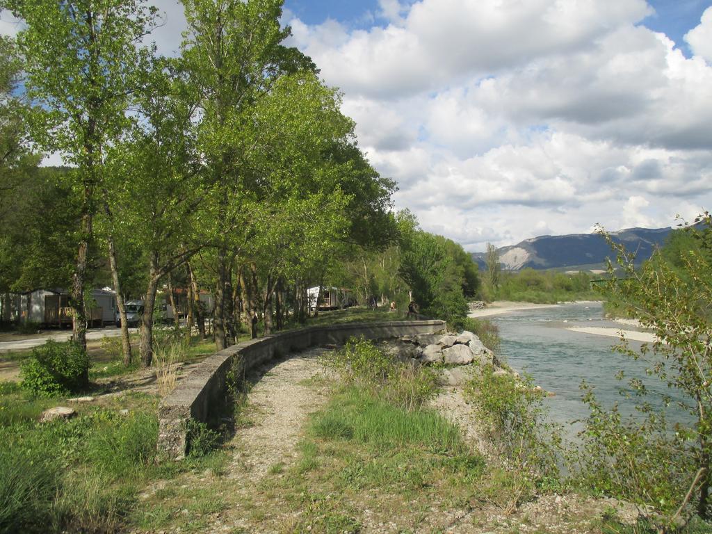 Les Acacias Hotel Vercheny Bagian luar foto